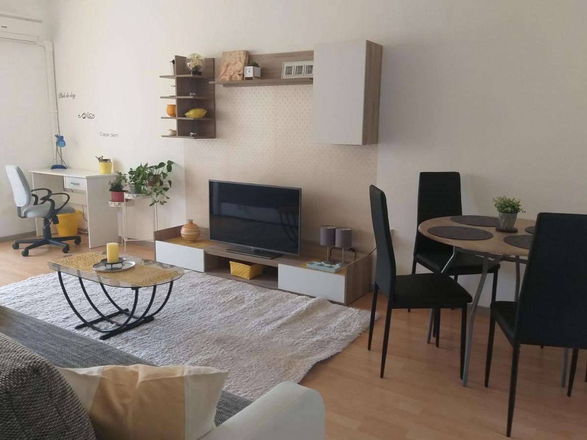 Simon Apartman Tiszafured Ngoại thất bức ảnh